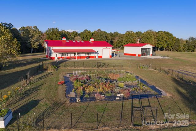1260 Beaver Island Trail Road, Walnut Cove, NC 27052