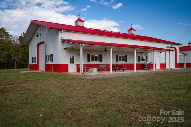 1260 Beaver Island Trail Road, Walnut Cove, NC 27052