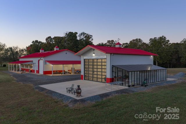 1260 Beaver Island Trail Road, Walnut Cove, NC 27052