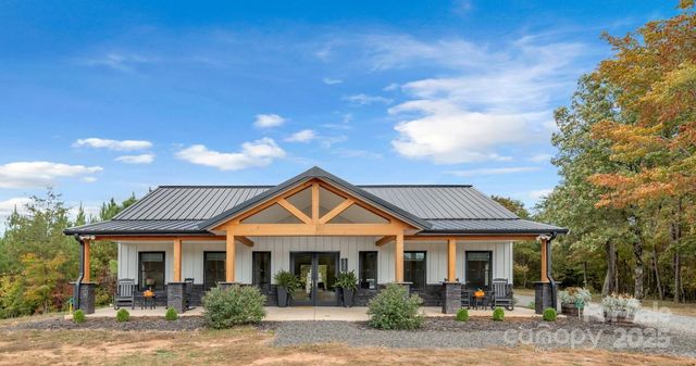 1260 Beaver Island Trail Road, Walnut Cove, NC 27052