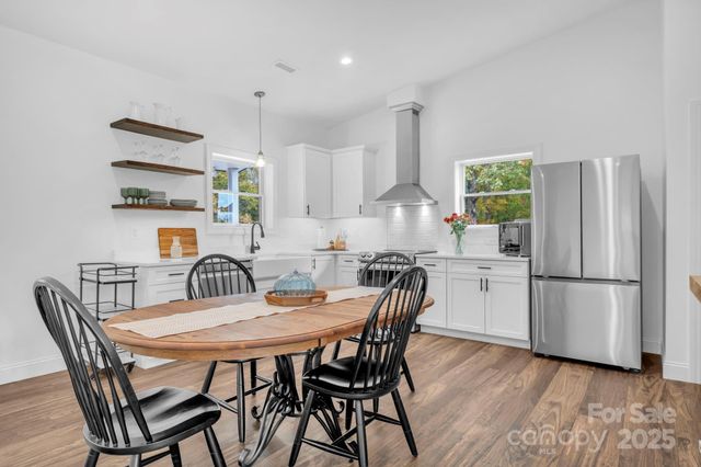 1260 Beaver Island Trail Road, Walnut Cove, NC 27052