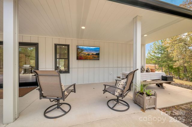 1260 Beaver Island Trail Road, Walnut Cove, NC 27052