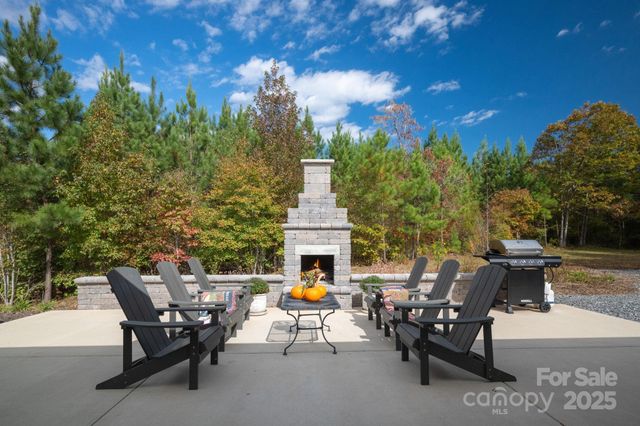 1260 Beaver Island Trail Road, Walnut Cove, NC 27052