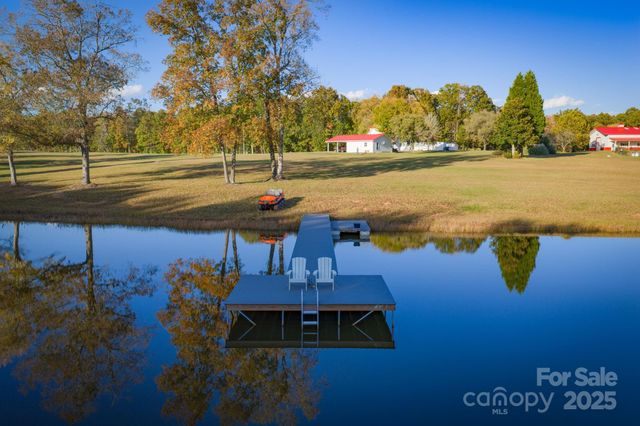 1260 Beaver Island Trail Road, Walnut Cove, NC 27052