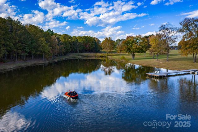 1260 Beaver Island Trail Road, Walnut Cove, NC 27052