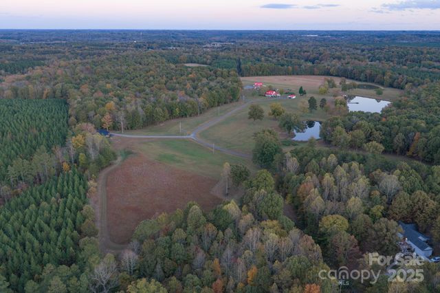 1260 Beaver Island Trail Road, Walnut Cove, NC 27052