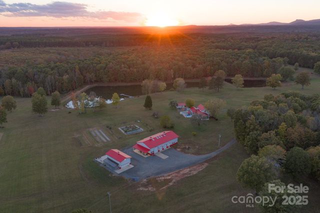 1260 Beaver Island Trail Road, Walnut Cove, NC 27052
