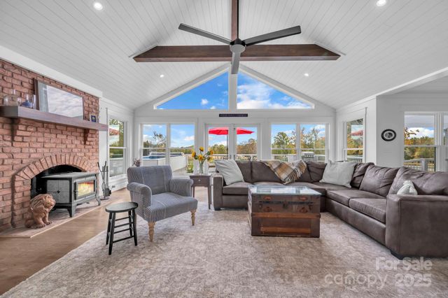 1260 Beaver Island Trail Road, Walnut Cove, NC 27052