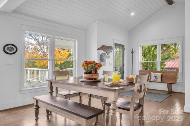 1260 Beaver Island Trail Road, Walnut Cove, NC 27052