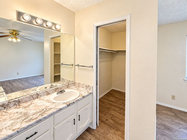 8030 ECHO WIND ST, San Antonio, TX 78250