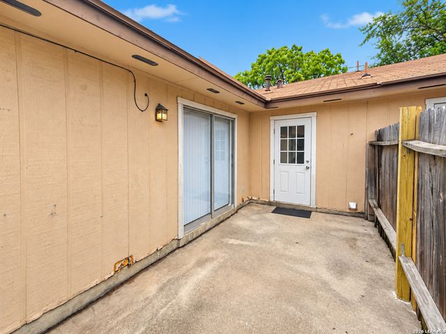 8030 ECHO WIND ST, San Antonio, TX 78250