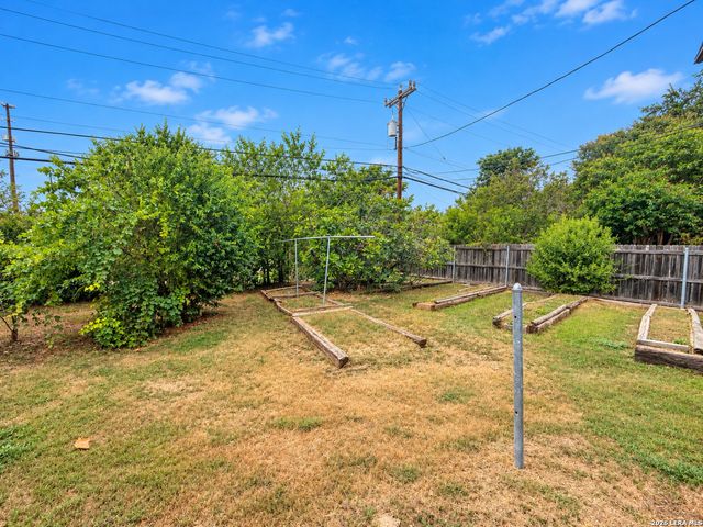 8030 ECHO WIND ST, San Antonio, TX 78250