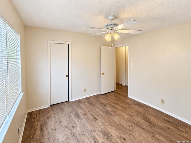 8030 ECHO WIND ST, San Antonio, TX 78250