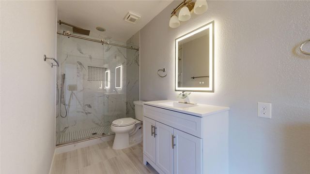 1618 San Francisco Street, Carrollton, TX 75007