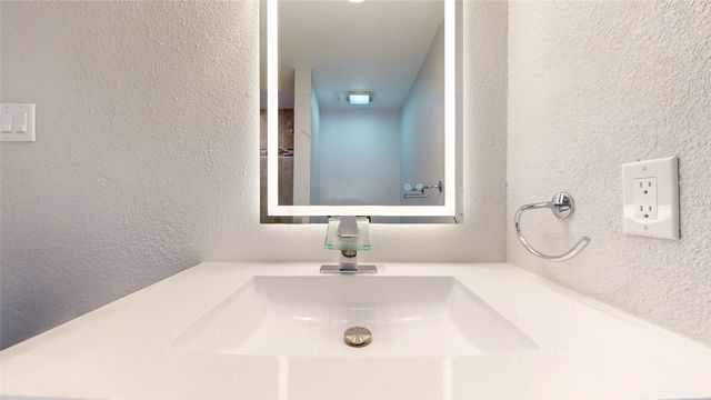 1618 San Francisco Street, Carrollton, TX 75007