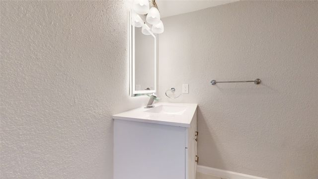 1618 San Francisco Street, Carrollton, TX 75007