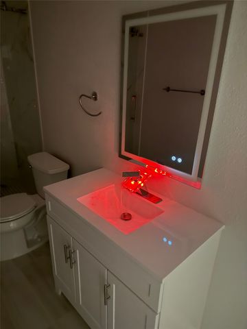 1618 San Francisco Street, Carrollton, TX 75007