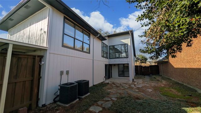 1618 San Francisco Street, Carrollton, TX 75007