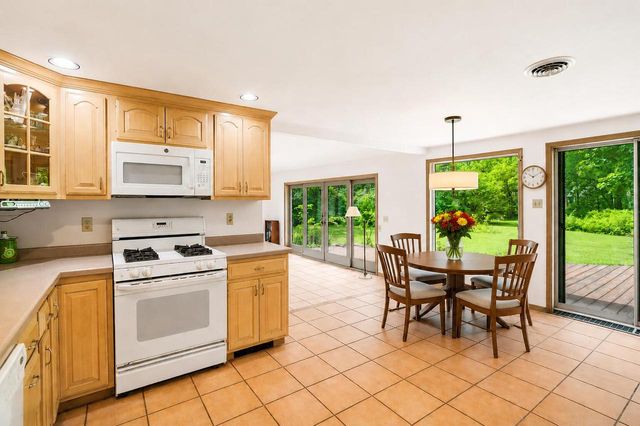 29303 Evergreen DRIVE, Waterford, WI 53185