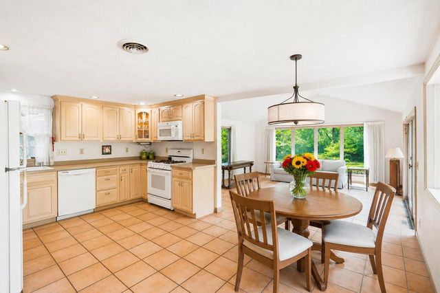 29303 Evergreen DRIVE, Waterford, WI 53185