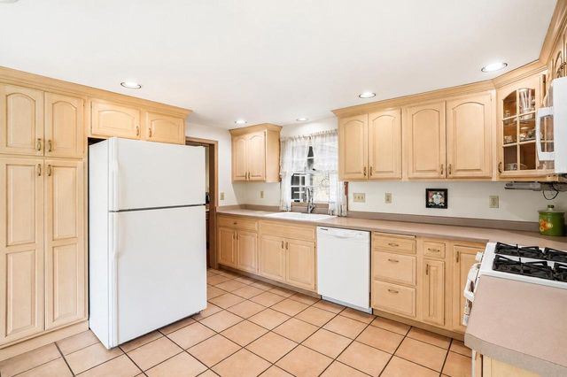 29303 Evergreen DRIVE, Waterford, WI 53185