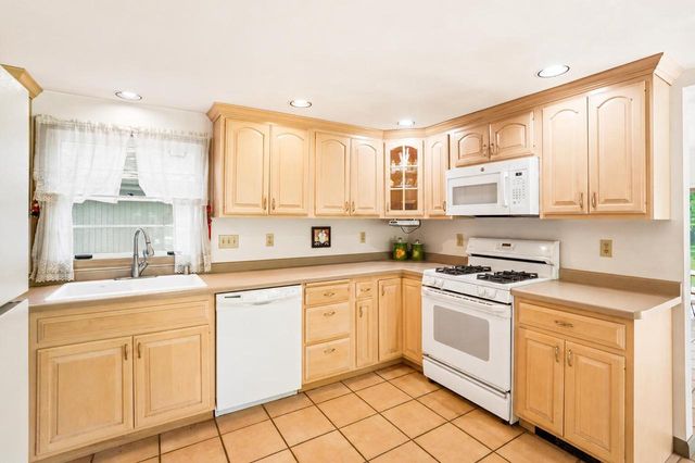 29303 Evergreen DRIVE, Waterford, WI 53185