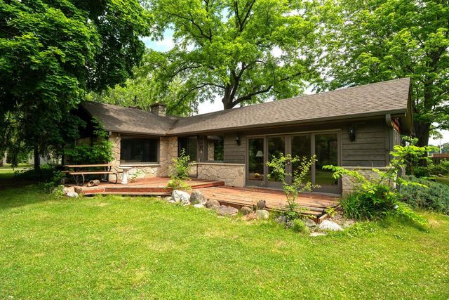 29303 Evergreen DRIVE, Waterford, WI 53185
