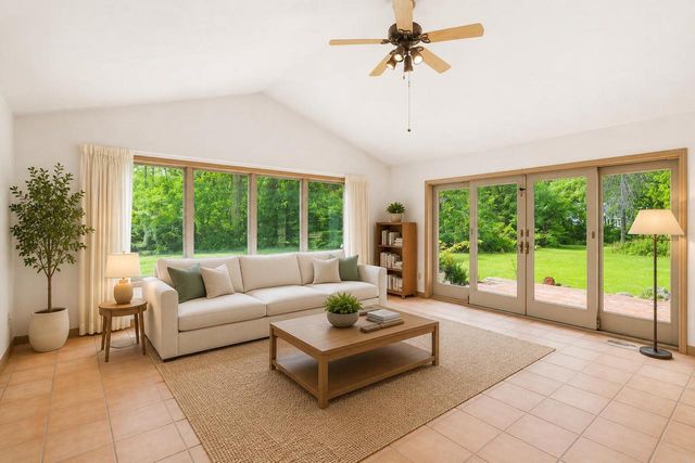 29303 Evergreen DRIVE, Waterford, WI 53185