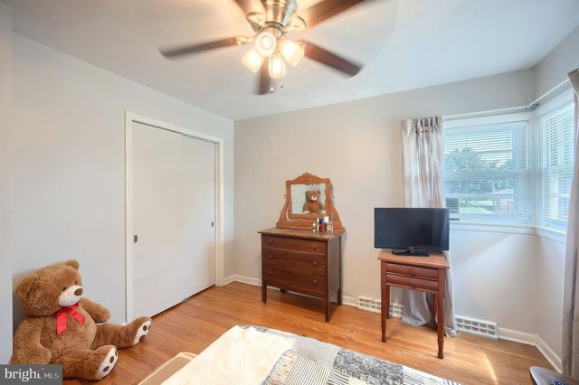 2022 NORTH DR, York, PA 17408
