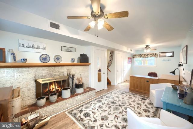 2022 NORTH DR, York, PA 17408