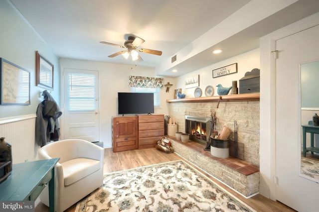 2022 NORTH DR, York, PA 17408