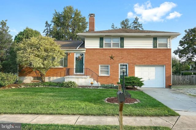 2022 NORTH DR, York, PA 17408