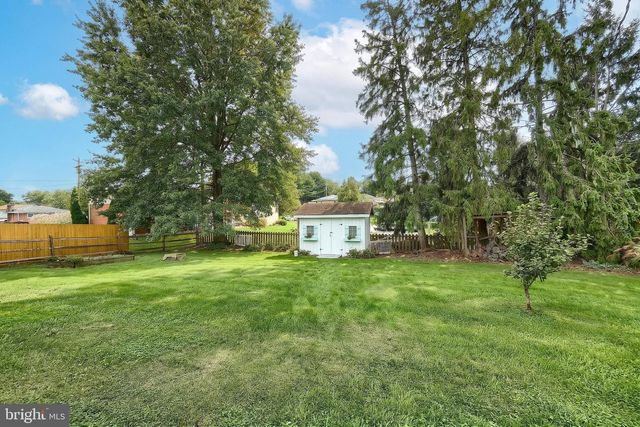 2022 NORTH DR, York, PA 17408