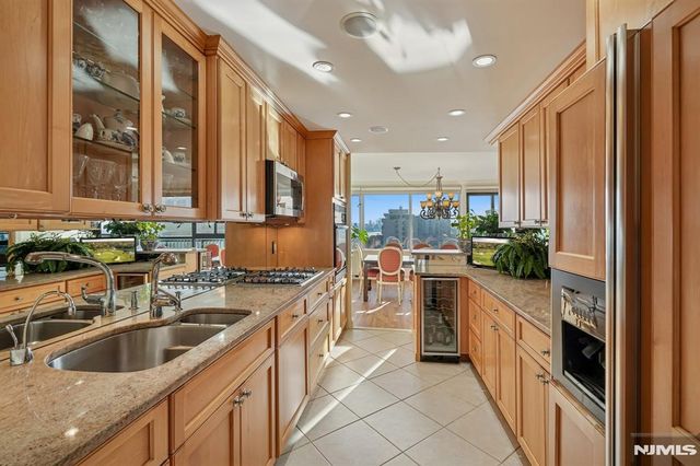 5 Horizon Road 1405-1407, Fort Lee, NJ 07024