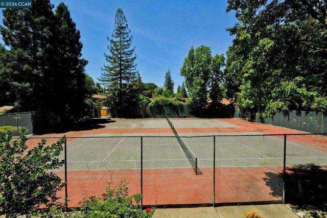 820 Camelback Place, Pleasant Hill, CA 94523