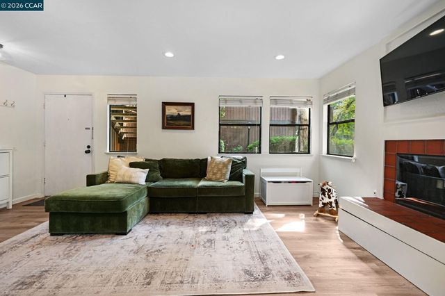 820 Camelback Place, Pleasant Hill, CA 94523