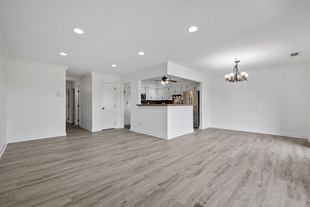 9750 Ravinia Lane 303, Orland Park, IL 60462