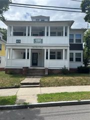 122 Pinehurst Avenue, Providence, RI 02908