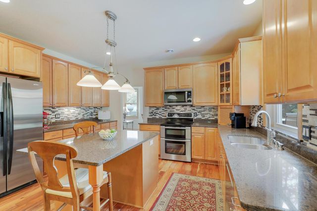 17039 Valley Road, Eden Prairie, MN 55347