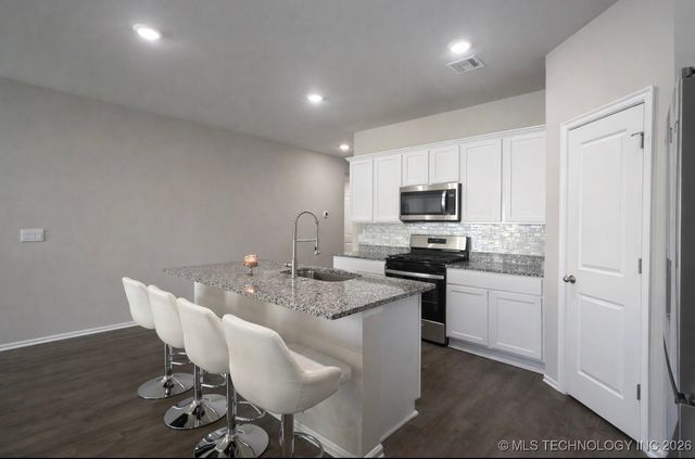 1825 E Vandalia Street, Broken Arrow, OK 74012