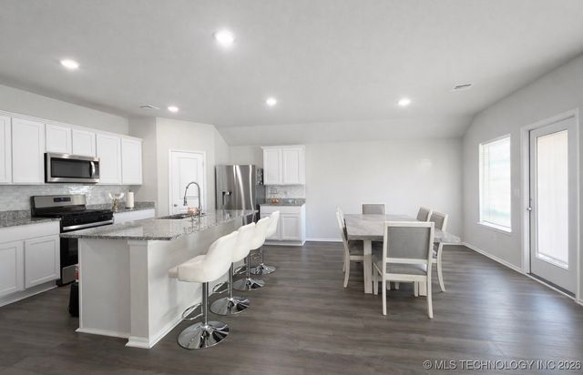 1825 E Vandalia Street, Broken Arrow, OK 74012