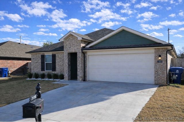 1825 E Vandalia Street, Broken Arrow, OK 74012