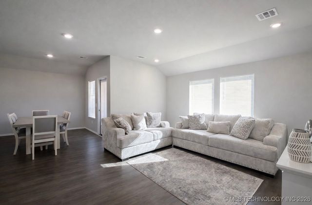 1825 E Vandalia Street, Broken Arrow, OK 74012