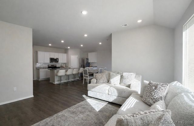 1825 E Vandalia Street, Broken Arrow, OK 74012