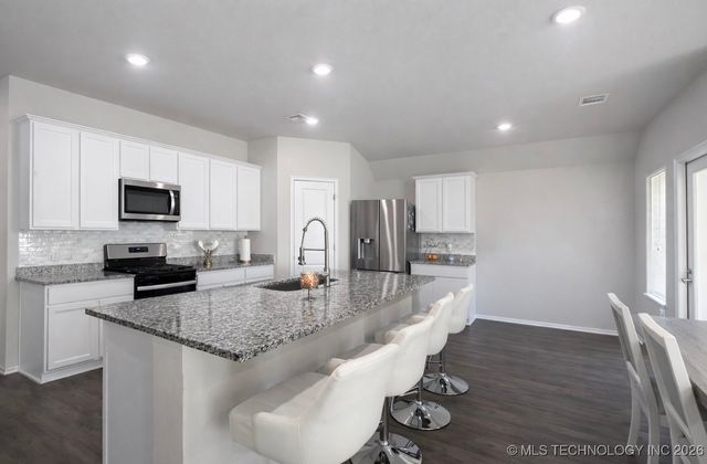 1825 E Vandalia Street, Broken Arrow, OK 74012