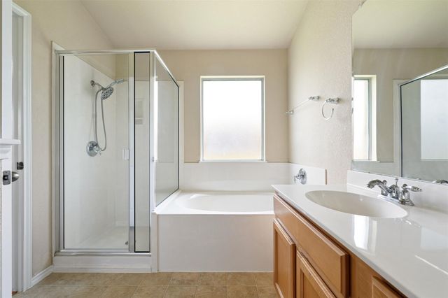 1004 Whitley DR, Leander, TX 78641