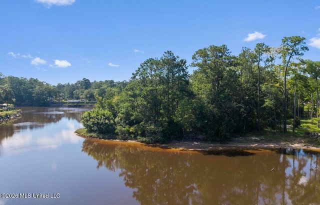 Woodland Circle, D'iberville, MS 39532