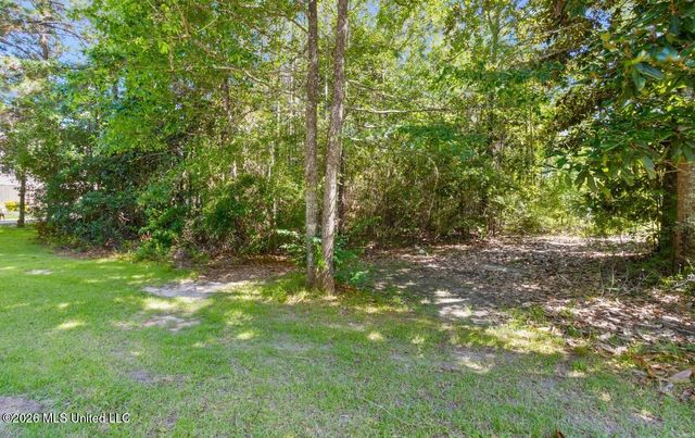 Woodland Circle, D'iberville, MS 39532