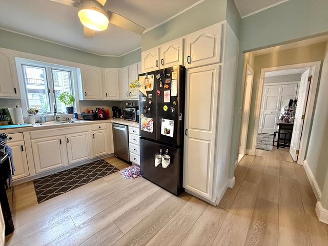 15 Putnam St 1, Watertown, MA 02472