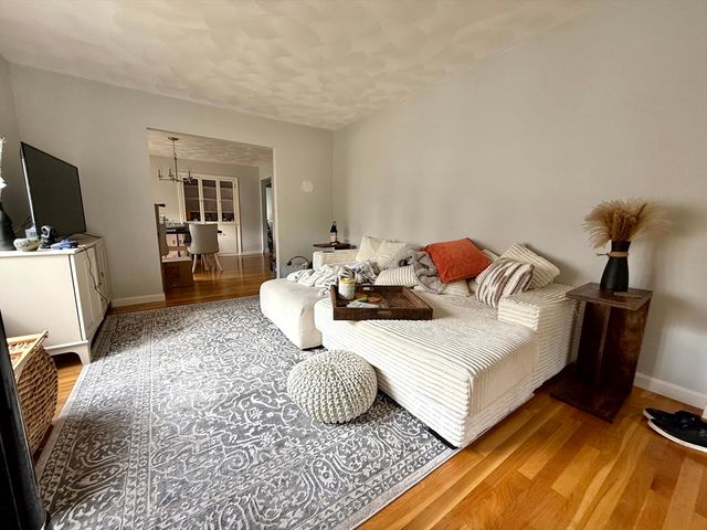 15 Putnam St 1, Watertown, MA 02472